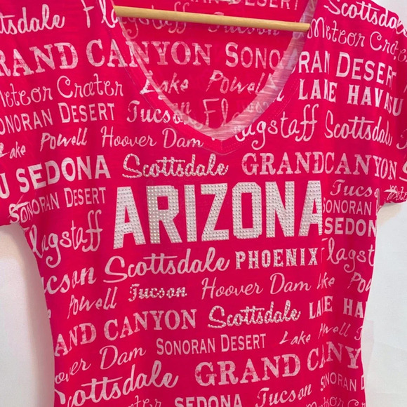 Sweet Gisele Hot Pink ARIZONA Tourist Cities V-Neck Tee - size Medium - Picture 9 of 11
